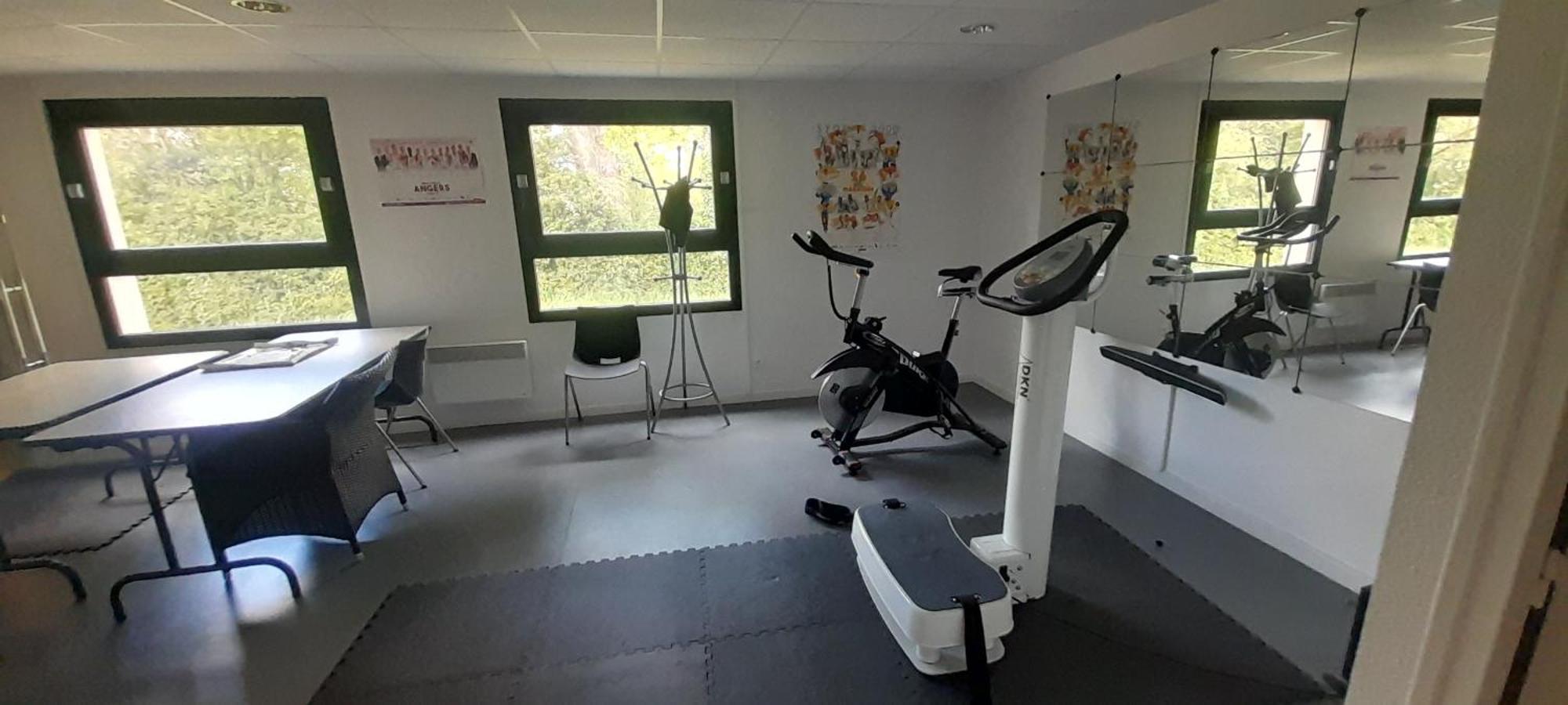 Ibis Styles Segre Hotel Bagian luar foto