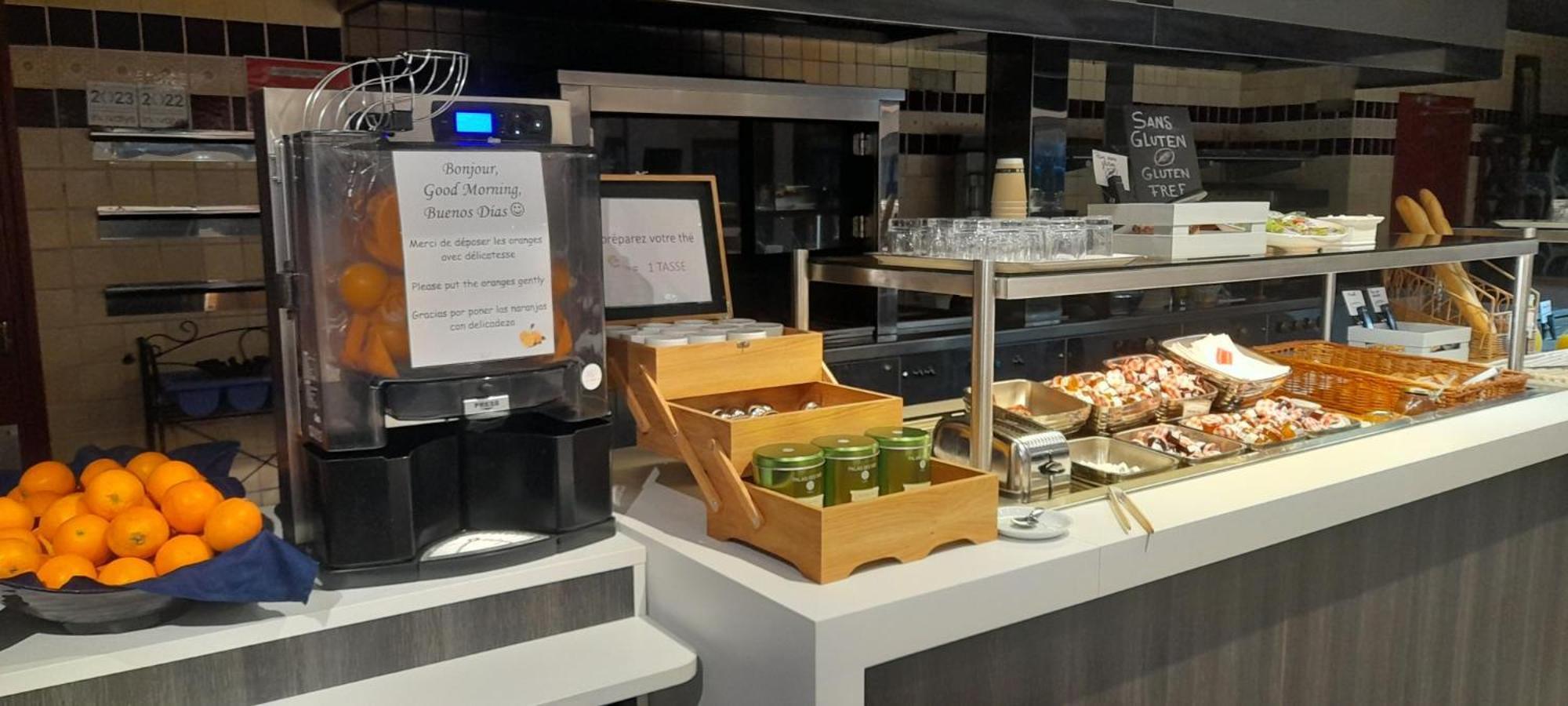 Ibis Styles Segre Hotel Bagian luar foto