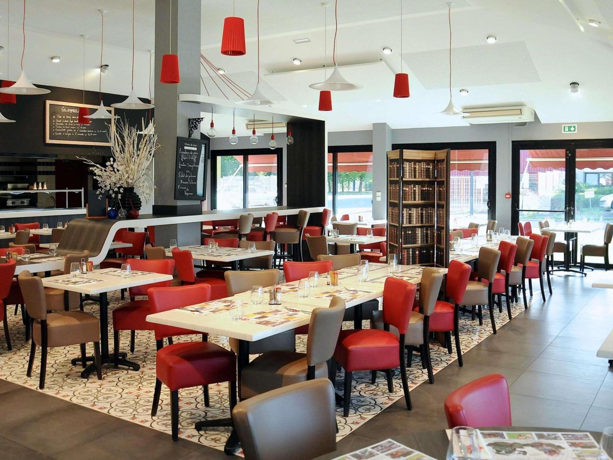 Ibis Styles Segre Hotel Bagian luar foto