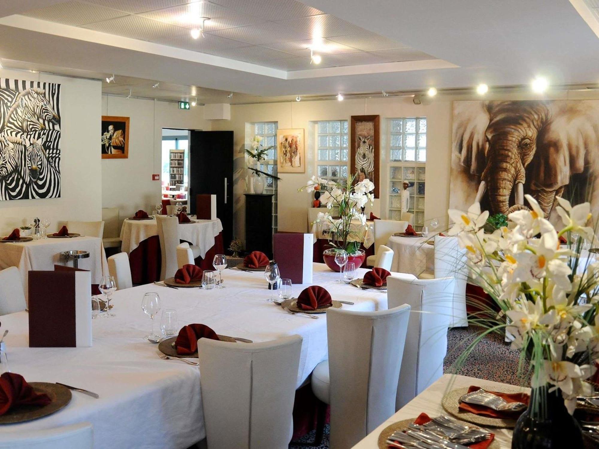 Ibis Styles Segre Hotel Bagian luar foto