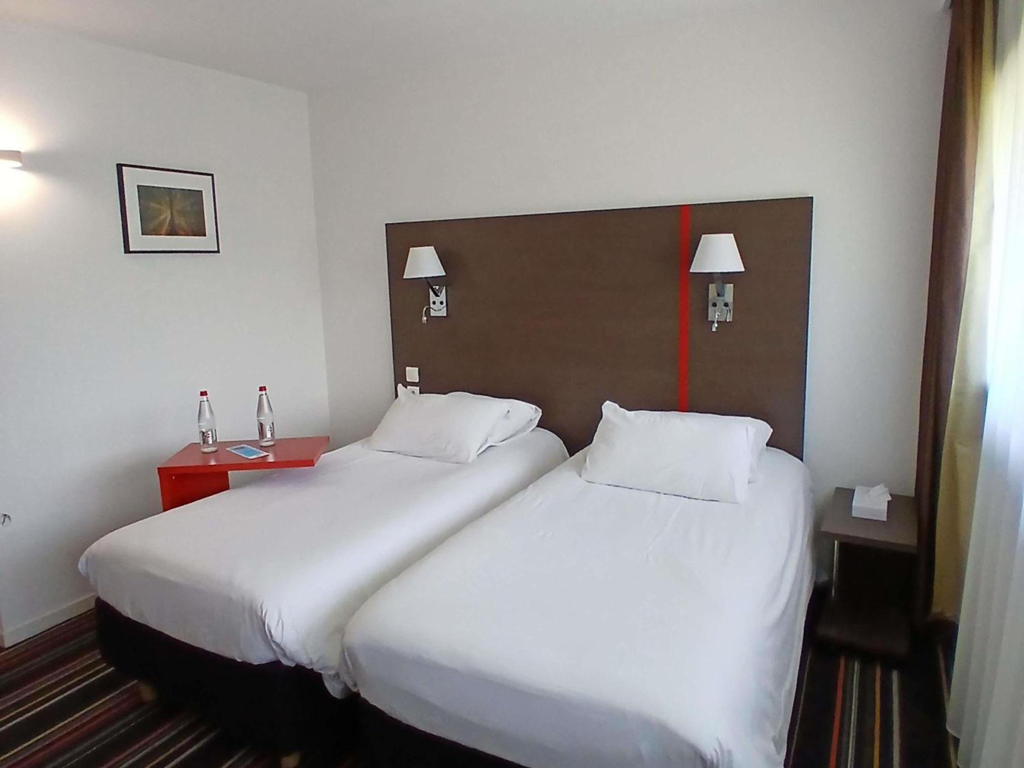 Ibis Styles Segre Hotel Bagian luar foto