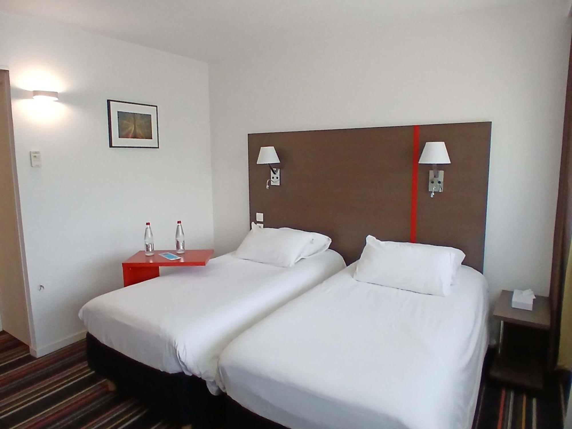 Ibis Styles Segre Hotel Bagian luar foto
