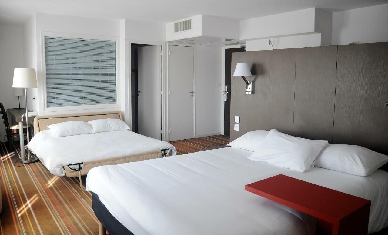 Ibis Styles Segre Hotel Bagian luar foto