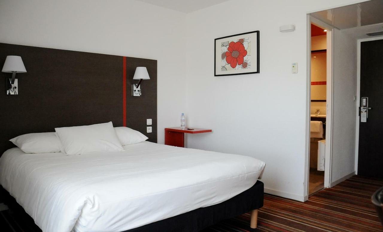 Ibis Styles Segre Hotel Bagian luar foto
