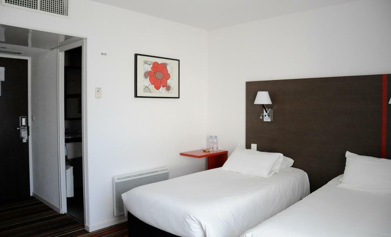 Ibis Styles Segre Hotel Bagian luar foto