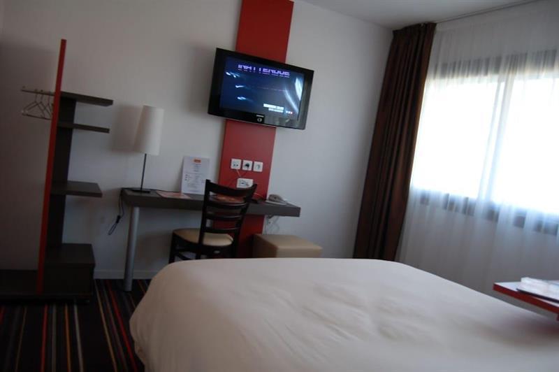 Ibis Styles Segre Hotel Bagian luar foto